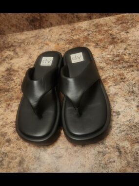 Sandalias de Plataforma Estilo Thong DV by Dolce Vita - Negras (Talla 6.5)